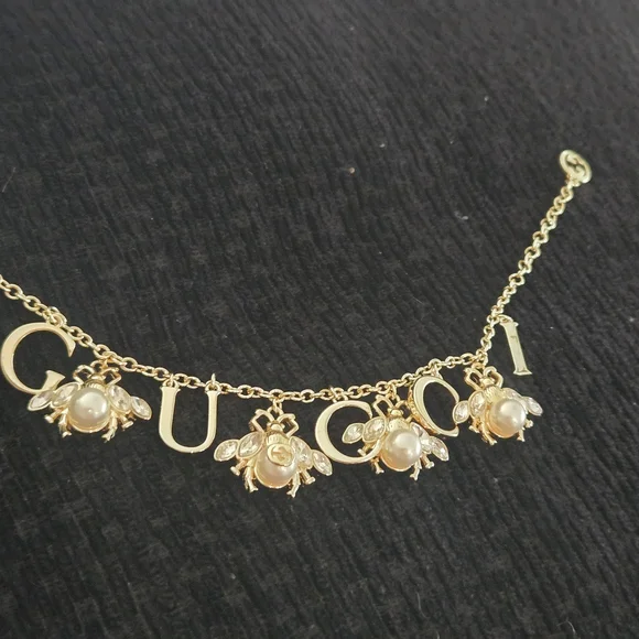 Gucci Gold Pearl Bee Charm Bracelet - Picture 3 of 9